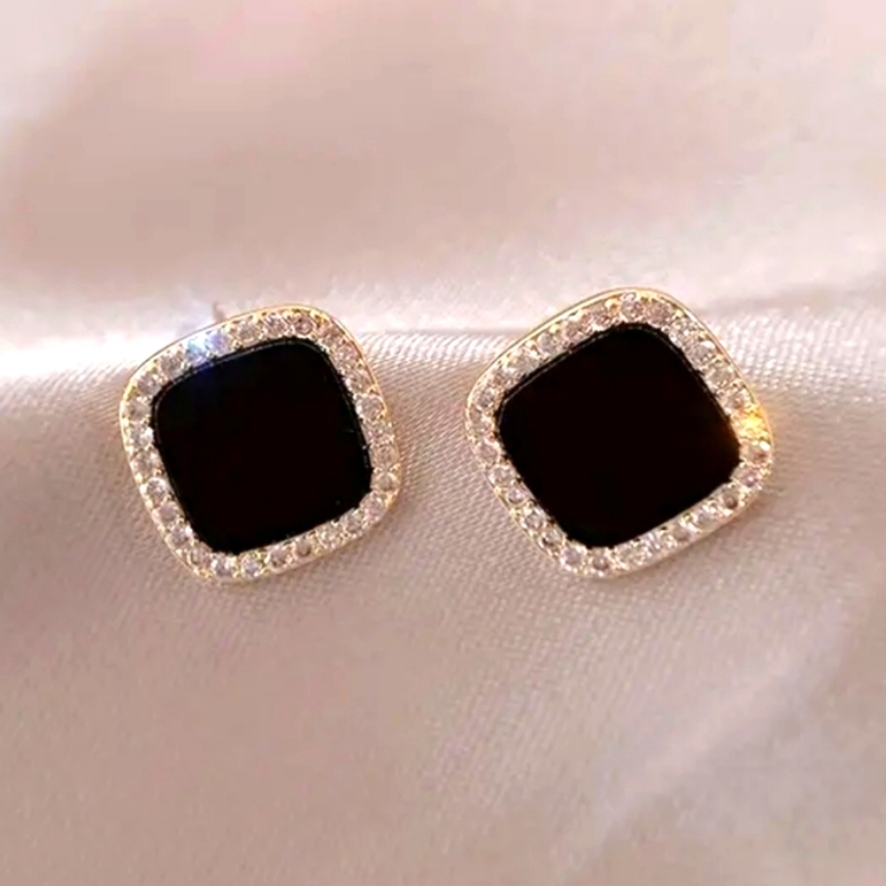 NEW Sparkling Black & Crystal Geometric Square Stud Earrings -Lovely Classy GIFT - Picture 1 of 7